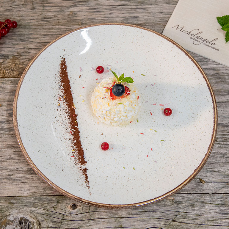 Tartufo mit einem Schuss italienischem Kaffee oder Baileys